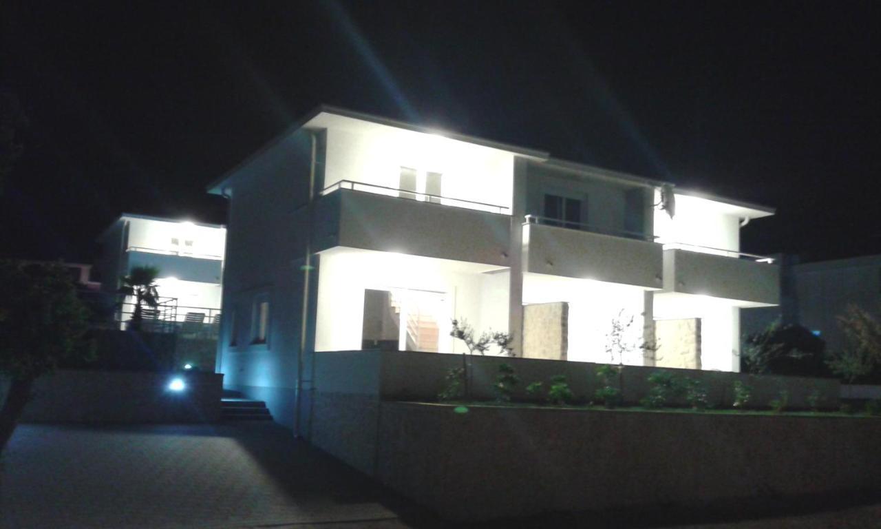 Luxury Apartments Cuba 1 Novalja Exterior photo