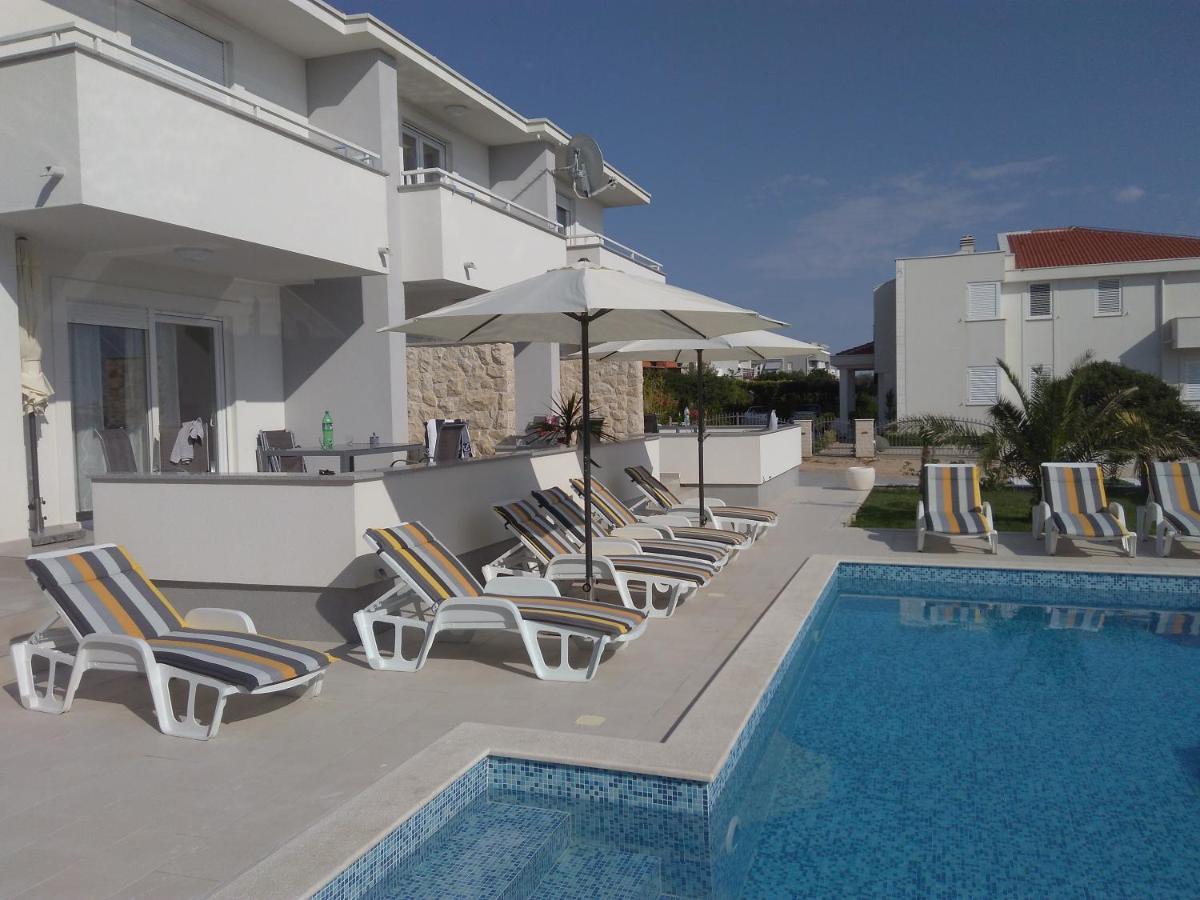 Luxury Apartments Cuba 1 Novalja Exterior photo
